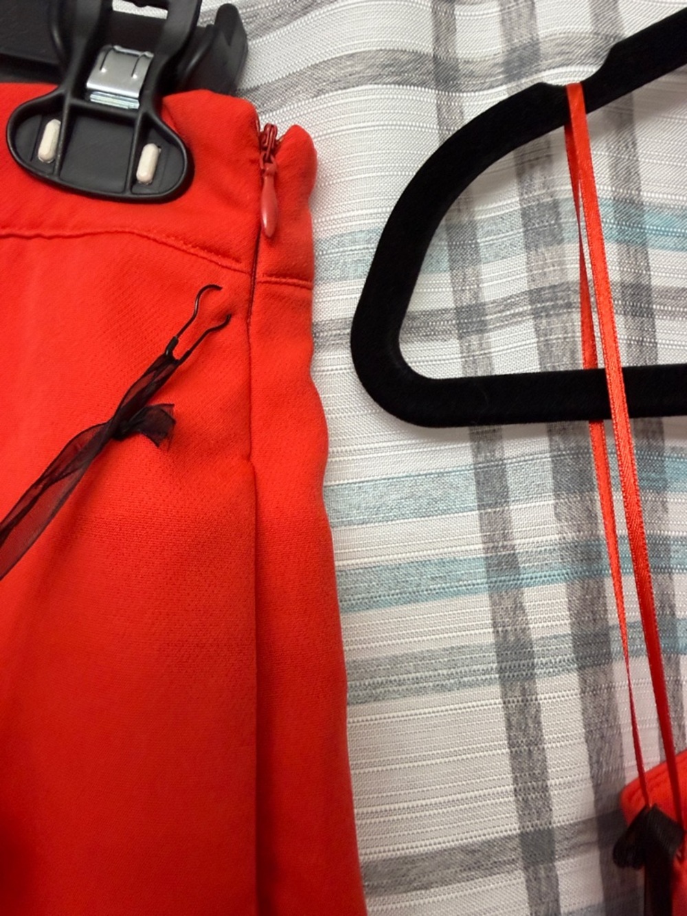 Vibrant Red Two-Piece Crop Top & Skort Set with Center Brooch - Picture 6 of 6